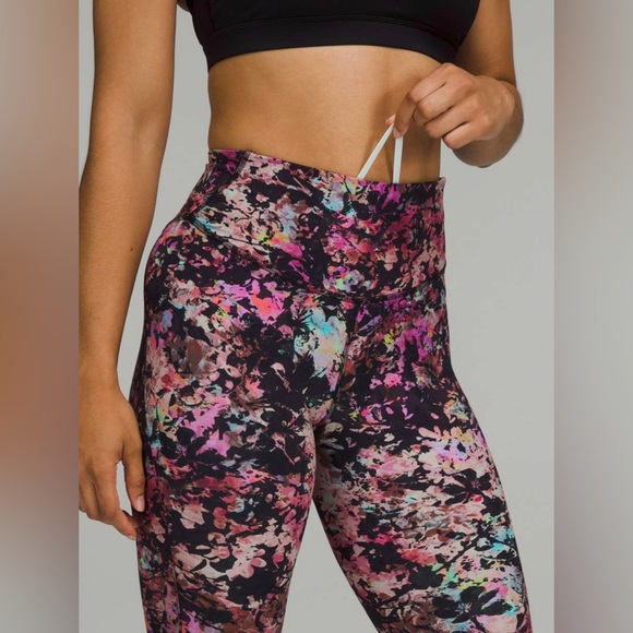 Lululemon Base Pace HighRise Tight 28" Stencil Blossom Red Multi Women’s Size 10 - Picture 7 of 11